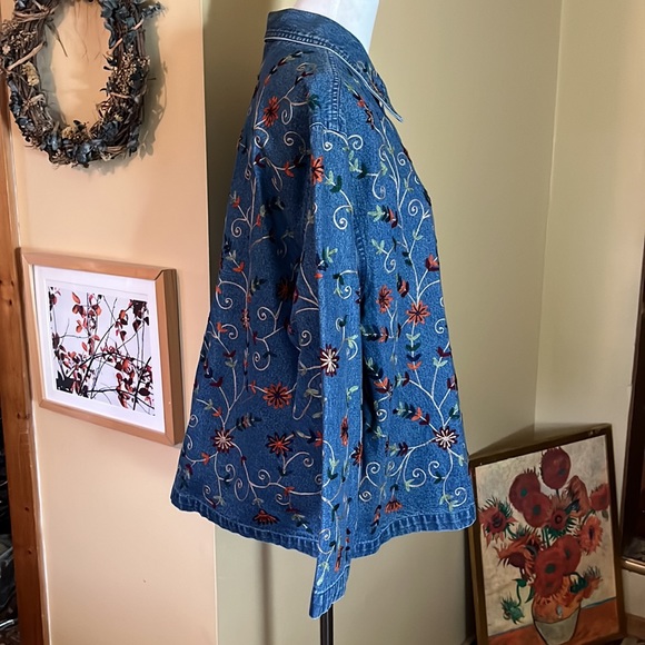 Vintage NEW DIRECTIONS Size 2X Floral Embroidered Denim Carved Buttons Front - Picture 5 of 12